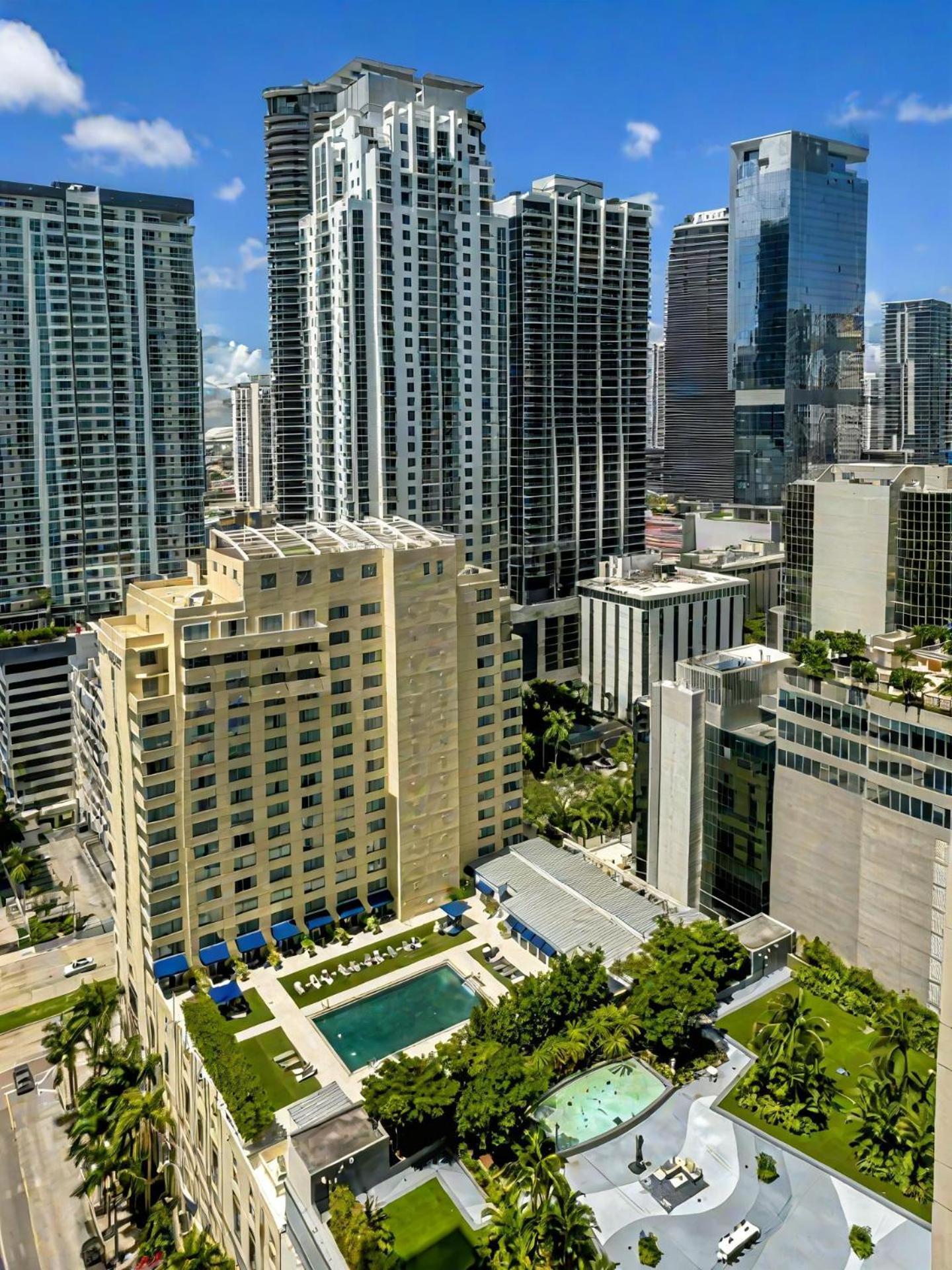 Elegant Centric Vibrant Pool Jacuzzi Free Parking Apartment Miami Exterior photo